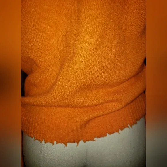 Minnie Rose 100% cashmere orange 🍊 crew neck cut trim. S/M Crew & Scoop Necks